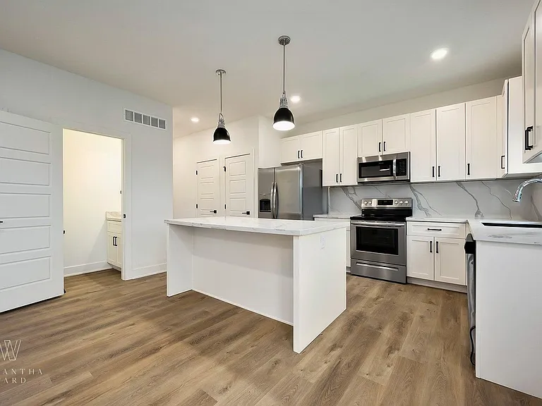 330 N Conway St — Photo 4