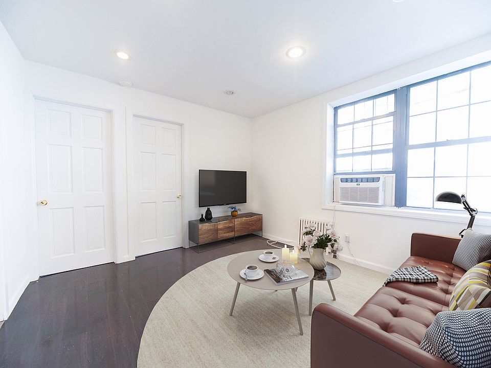 1st image of 226 E 7th St APT Gra