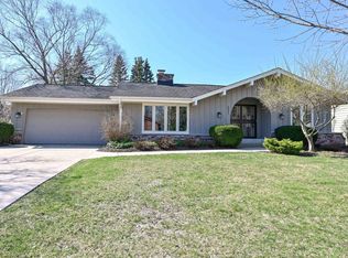 6991 Horizon Dr, Greendale, WI 53129