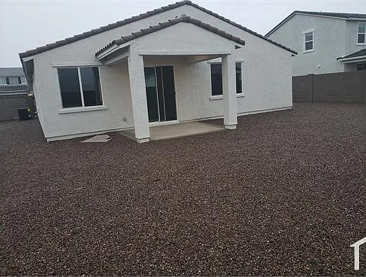 4 bed, 2370 sqft, $2,500 — Photo 3