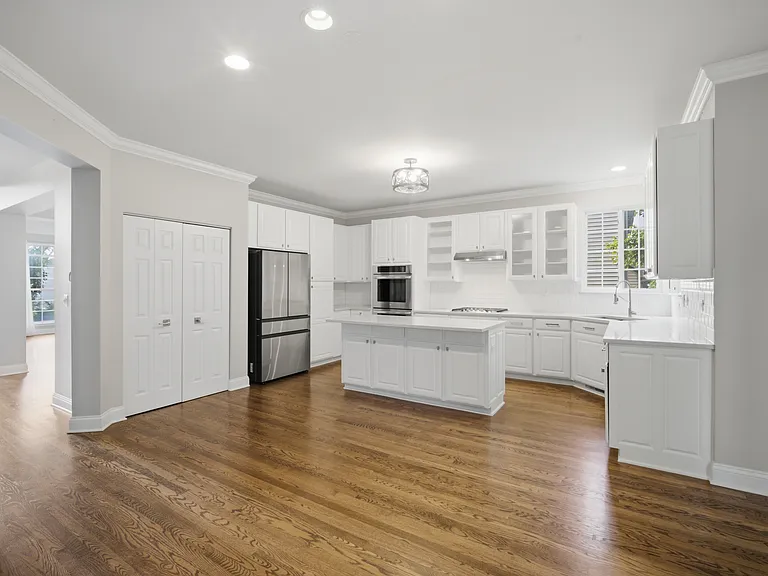 5280 Burnham St — Photo 10