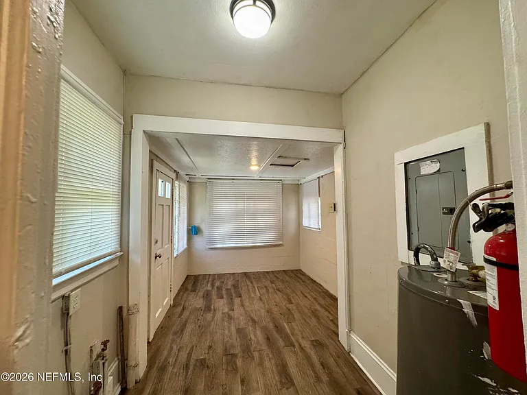 805 Saint Clair St — Photo 9