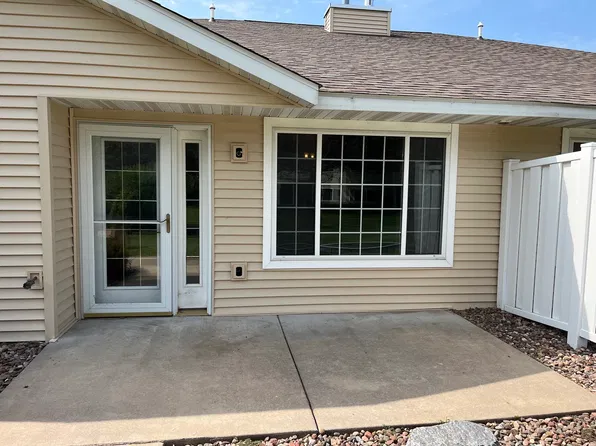 4326 W Robin Meadows Lane, Eau Claire, WI 54701