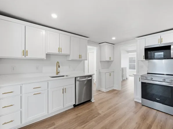 22 Douglas Ave #1, Maynard, MA 01754