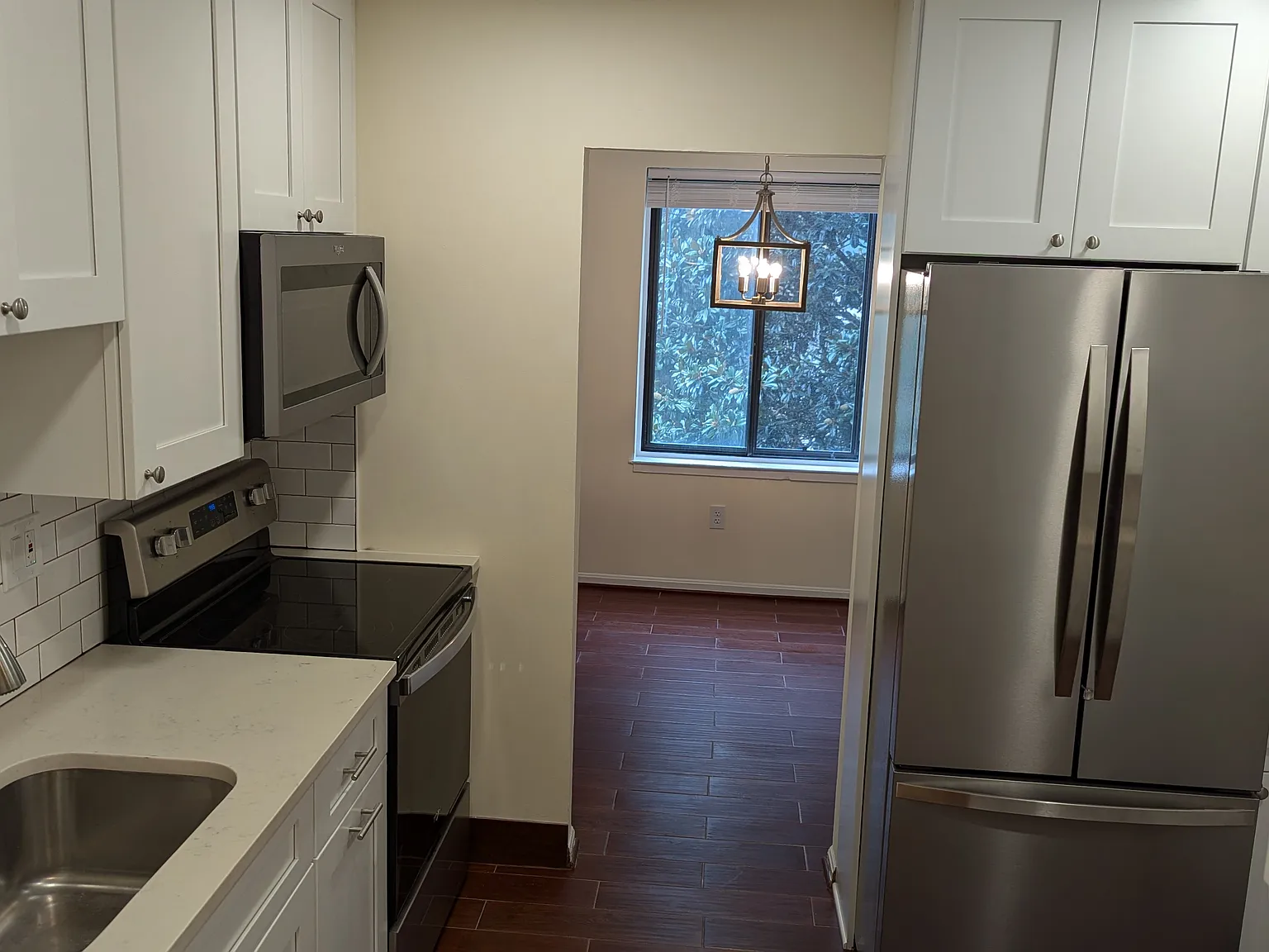 1 bed, 904 sqft, $2,050 — Photo 3