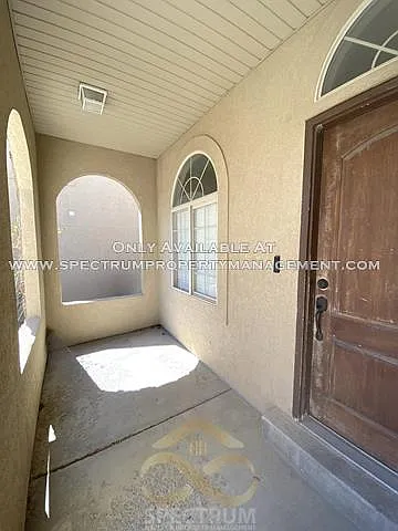 5 bed, 2.5 bath, 2912 sqft, $2,495 — Photo 2