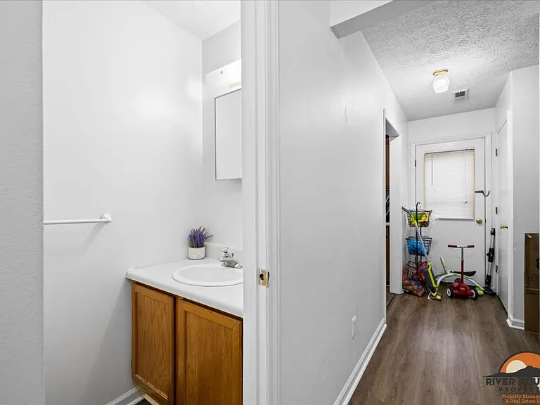 1475 Sandy Cir — Photo 17