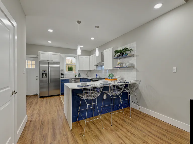 135 E Springer St — Photo 5