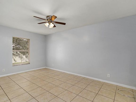 4th image of 2221 NE 2nd Pl