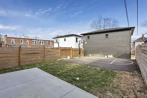 1462 Hamlet St — Photo 24