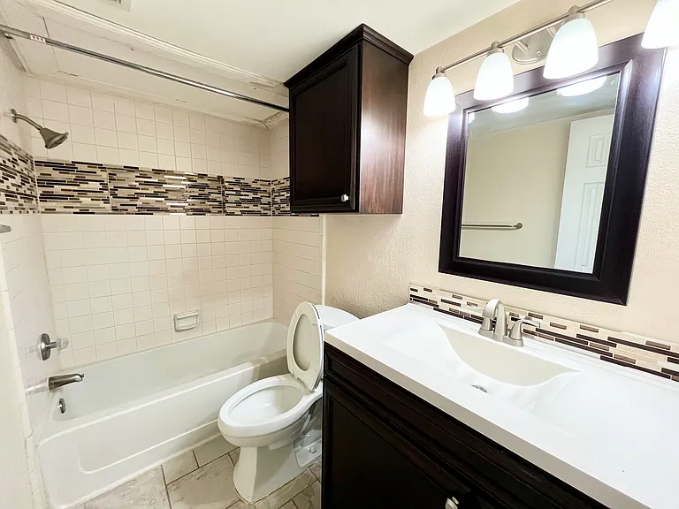 1450 Meadowood Village Dr — Photo 8