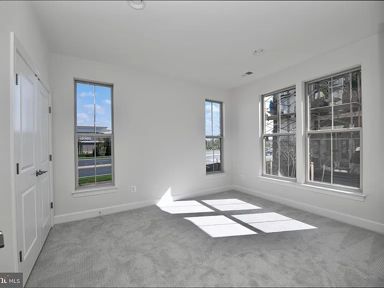 20686 Glenmont Ter — Photo 14