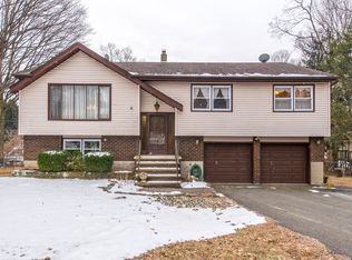 15 Locust Ct, West Milford, NJ 07480