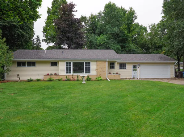 141 West St, Plainwell, MI 49080