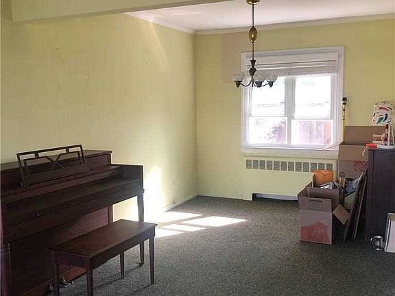 3rd image of 824 E Park Ave
