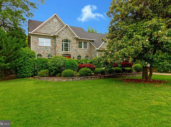 2504 Sherwood Hall Ln, Alexandria, VA 22306