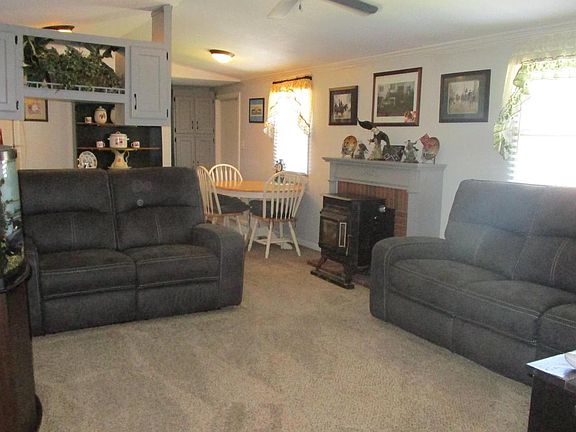 4th image of 427 Underwood Cir