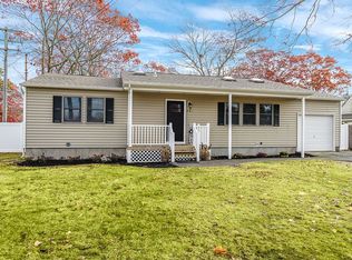 201 Floyd Rd, Shirley, NY 11967