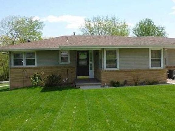2nd image of 1726 Lake Front Dr NE