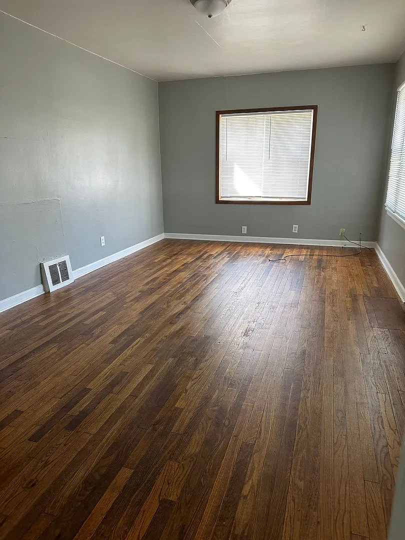 Updated 2 Bedroom, 1 Bath House- 611 W. 8th — Photo 3