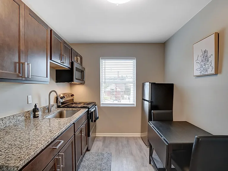 334 Helen St #7 — Photo 5