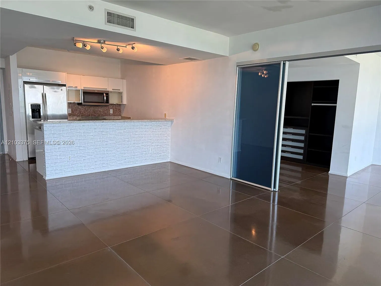 Blue Condo — Photo 4