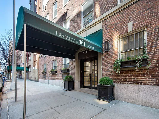 Sold by Sotheby's International Realty | media 27