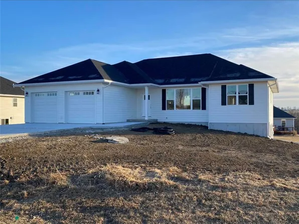 27900 N Scout Ridge Dr, Maryville, MO 64468