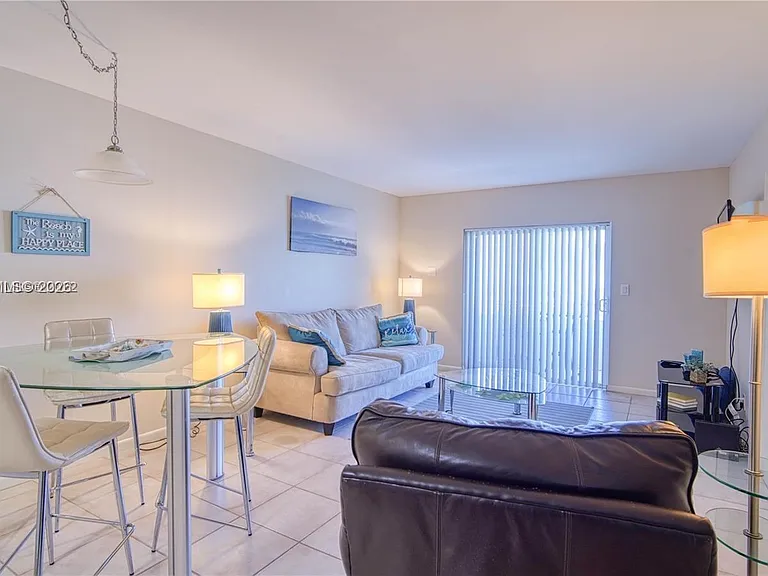 2900 Banyan St #408 — Photo 8