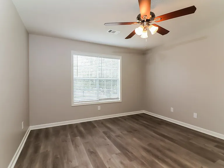 4961 Hampstead Ln — Photo 9