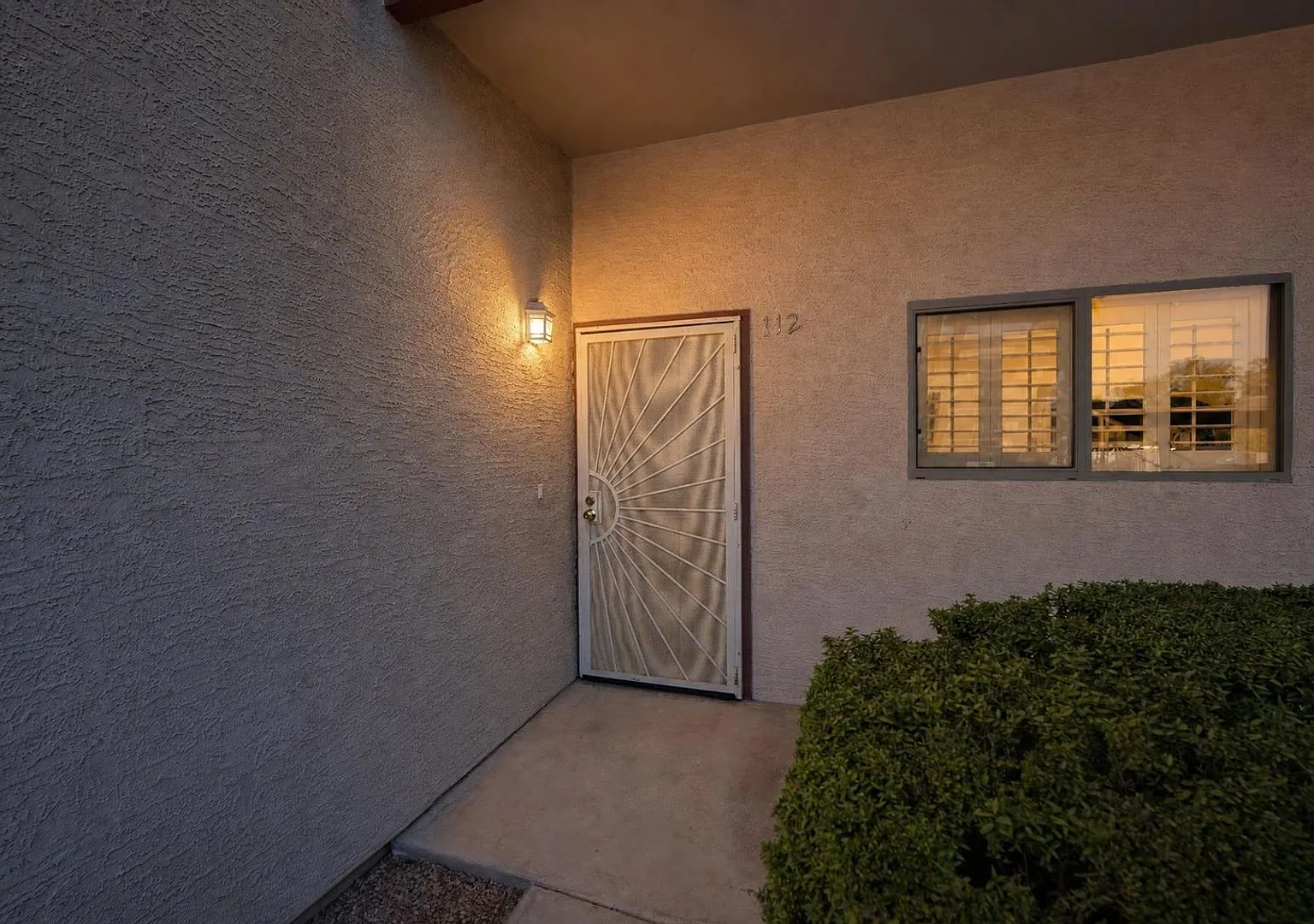 Charming 2BR Condo with Den in Mesa — Photo 1