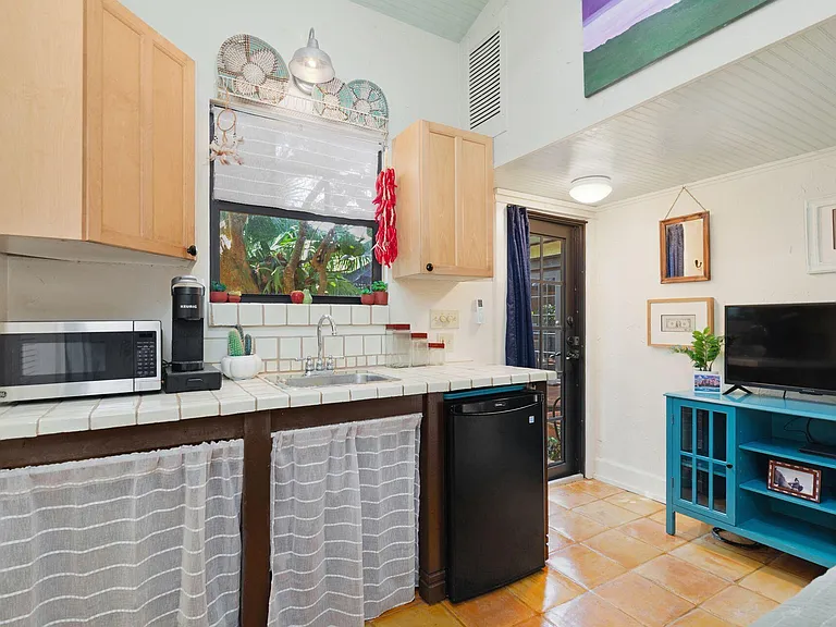 728 Palm St — Photo 4