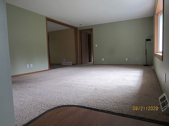 4th image of 1102 11th Ave