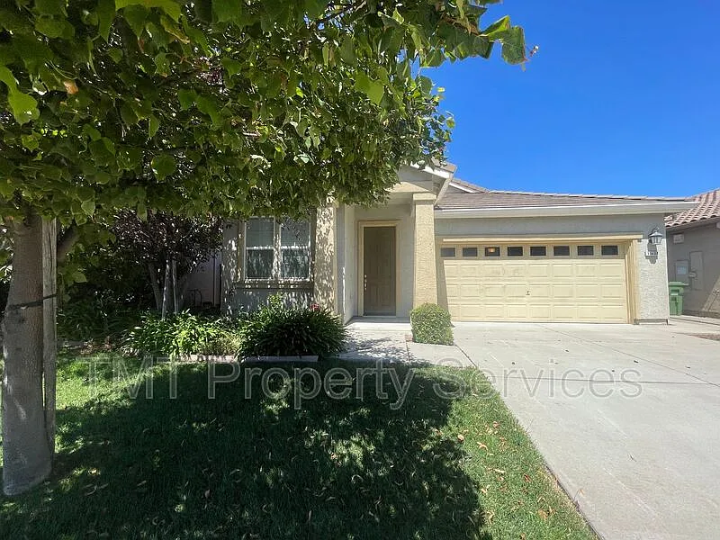 3 bed, 2.0 bath, 1600 sqft, $2,520 — Photo 3
