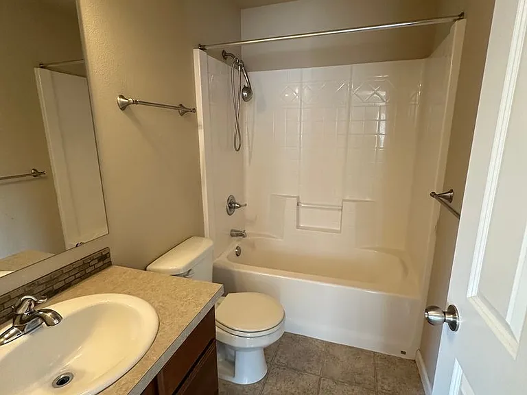 7613 Columbia Way NE — Photo 6