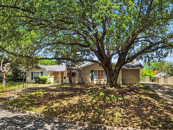 4th image of 2641 Woodmont Cir
