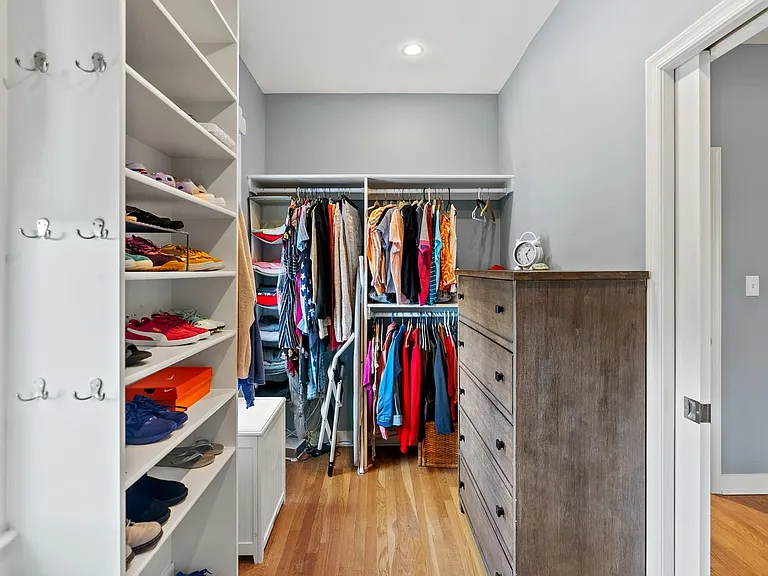 5213 Cathedral Ave NW — Photo 29