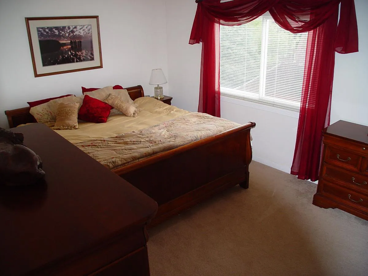4 bed, 2379 sqft, $3,000 — Photo 3