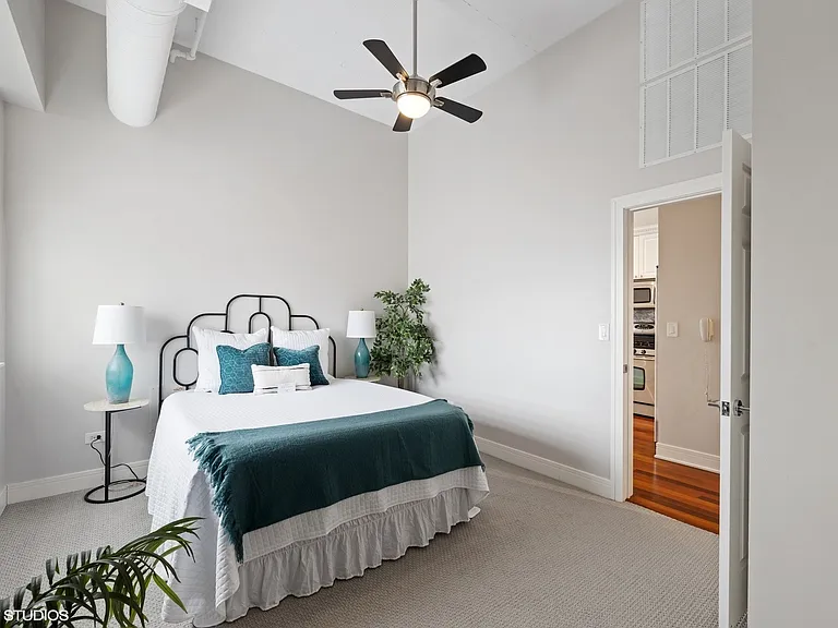950 W Monroe St #901 — Photo 11