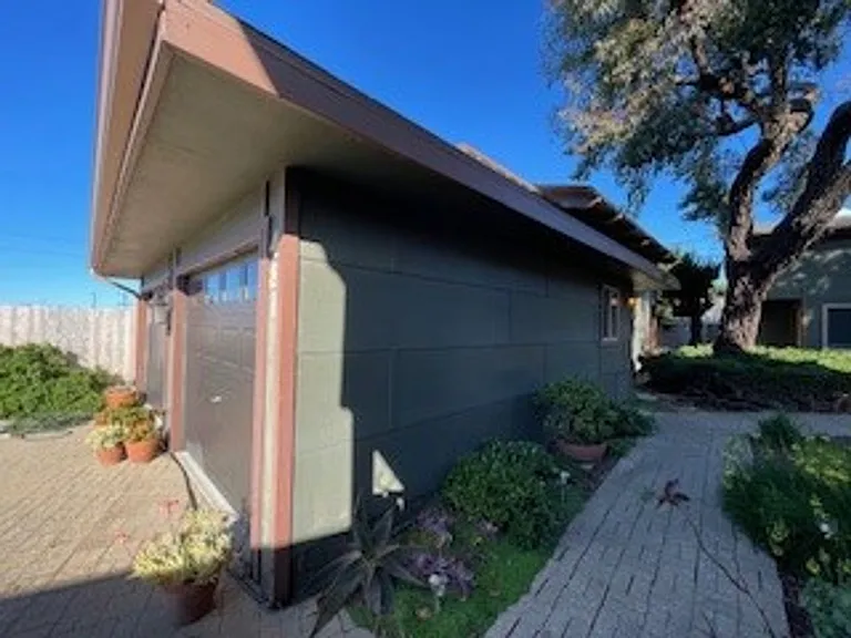 481 Hillview St — Photo 19