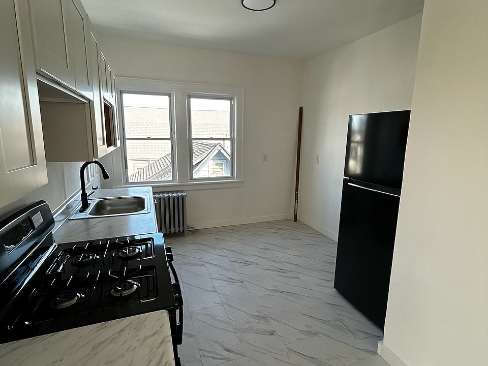 1st image of 209 Columbia Ave Floor 3