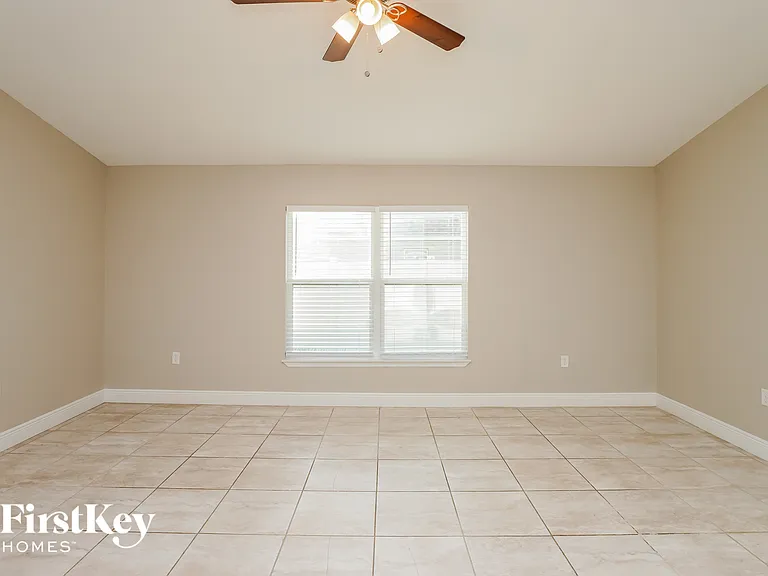 368 Camellia Ct — Photo 3