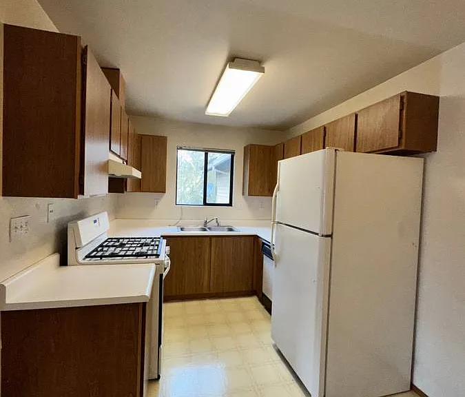 1407 Mission Blvd — Photo 3