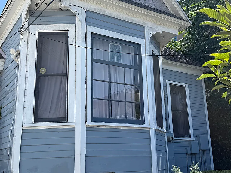 2914 1/4 Rowena Ave — Photo 1