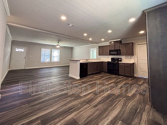 5th image of 407 Marco St