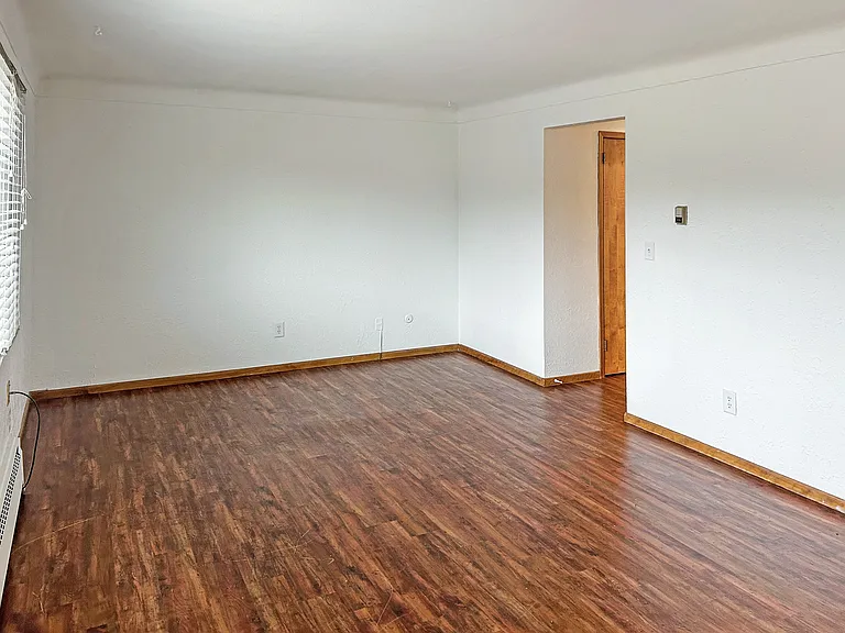 Carroll Court Apartments — Photo 36