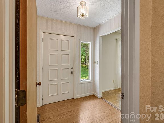 2nd image of 11 E Ridgeway Dr