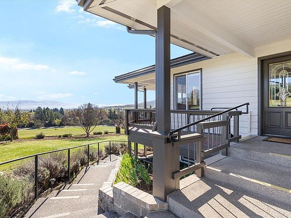 4th image of 395 Autumn Ln