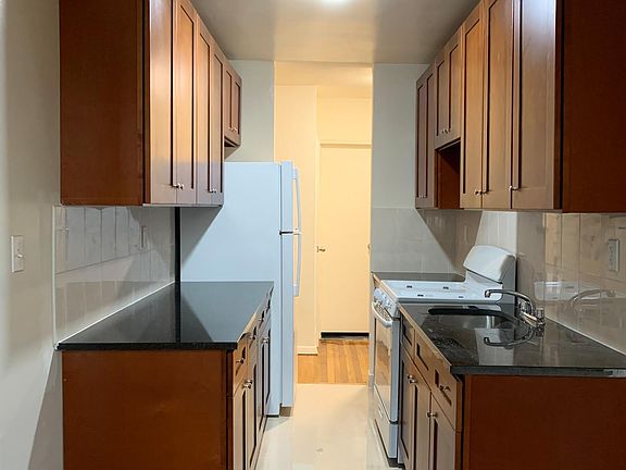 4th image of 14943 35th Ave APT 5H