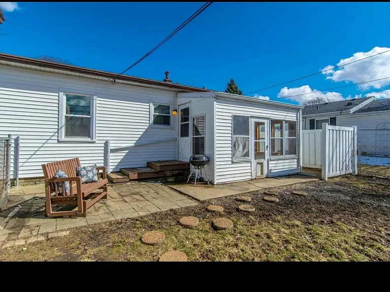 1805 Kelly Ave — Photo 3